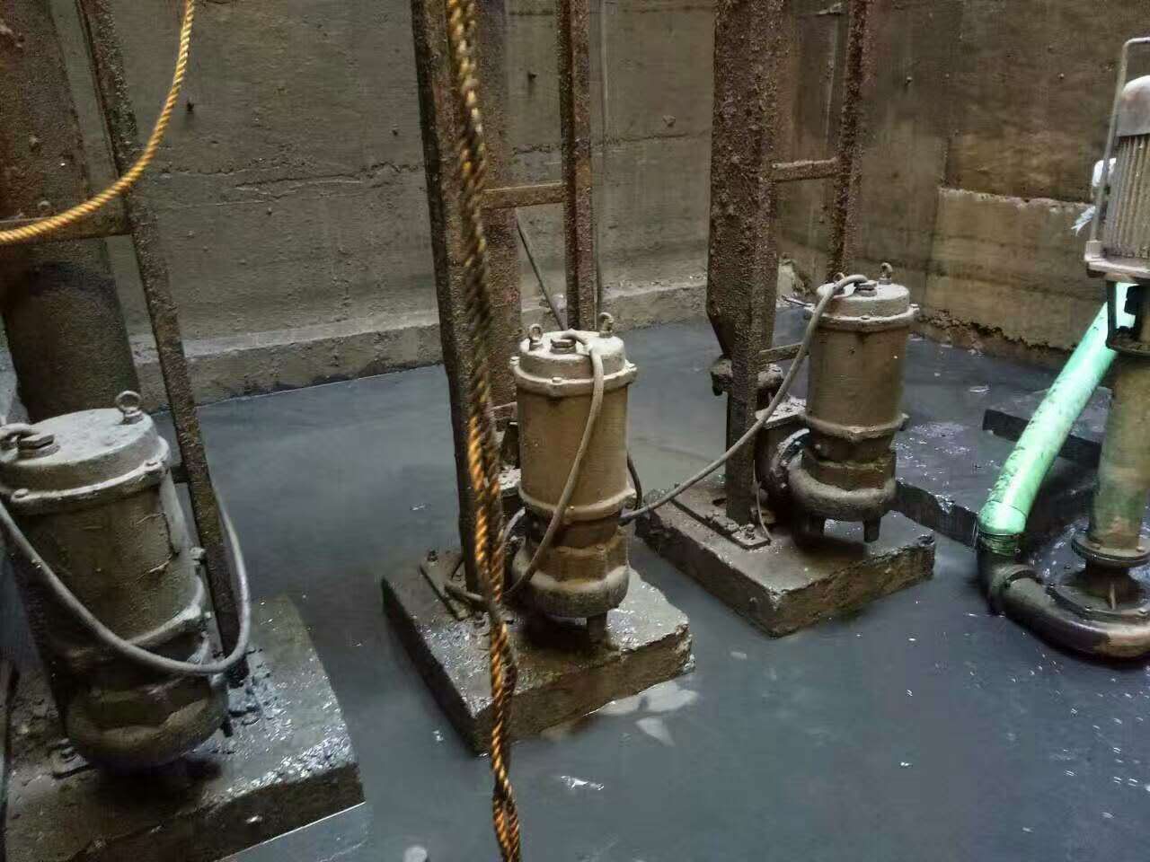 维西污水池清理